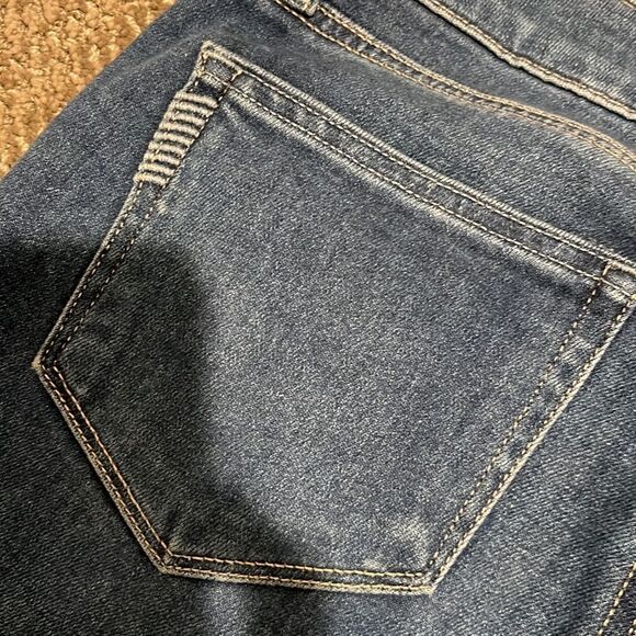 PAIGE skyline Skinny Crop with Raw Hem - Picture 8 of 9